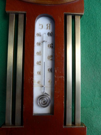 старинный барометр в стиле модерн