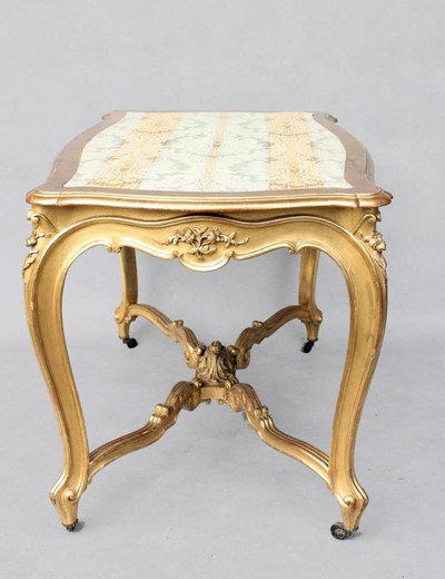 антикварный столик в стиле рококо
