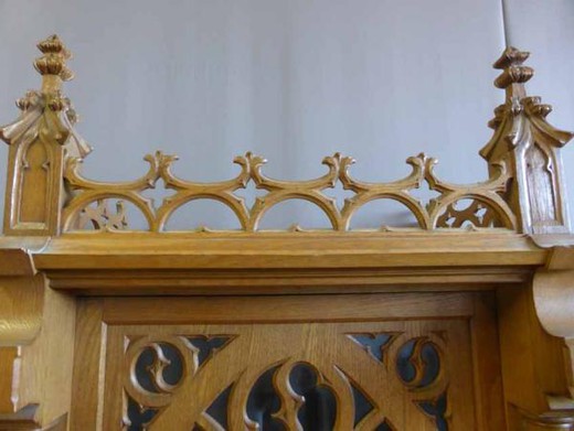 мебель из дуба - шкаф антик в стиле нео-готика