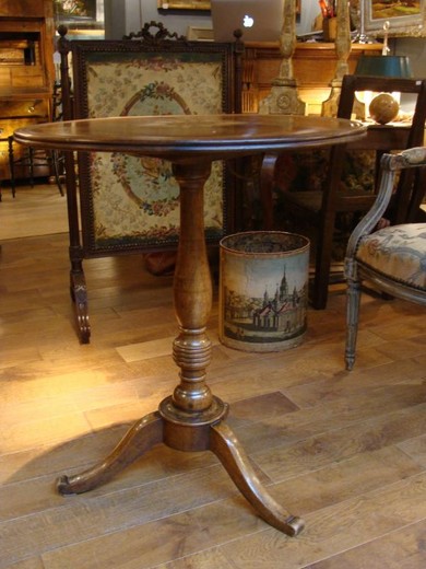 vintage furniture round table in walnut louis philippe