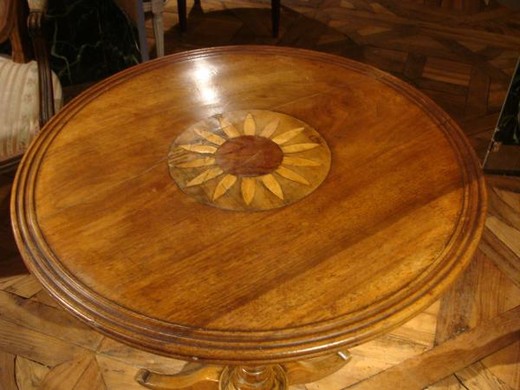 antique furniture round table in walnut louis philippe