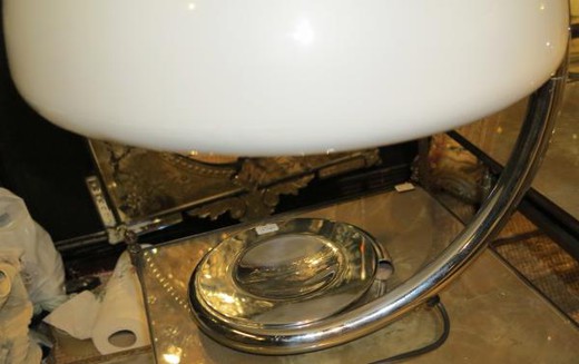 винтажная лампа из металла и хрома