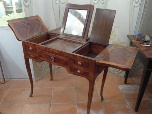антикварная мебель - столик в стиле людовик 15