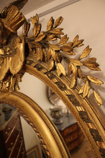 винтажное круглое зеркало из дерева с золотом