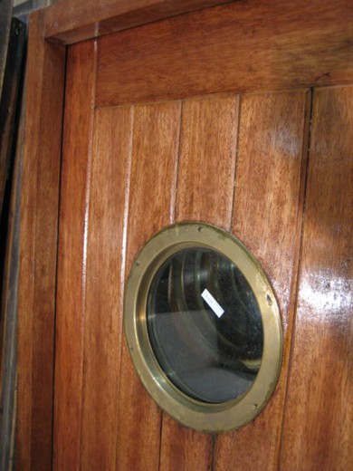 антикварная дверь корабля из красного дерева
