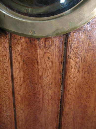 винтажная дверь корабля из красного дерева с иллюминатором из меди
