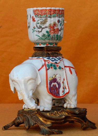 винтажная фарфоровая чашка и слон из керамики