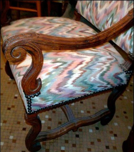 старинное кресло в стиле людовик 14