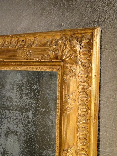 старинное зеркало с золочением