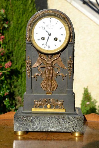 антикварные маятниковые часы из бронзы и мрамора