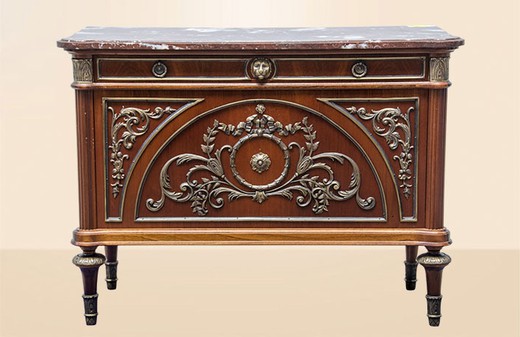 antique furniture chest of drawers in walnut