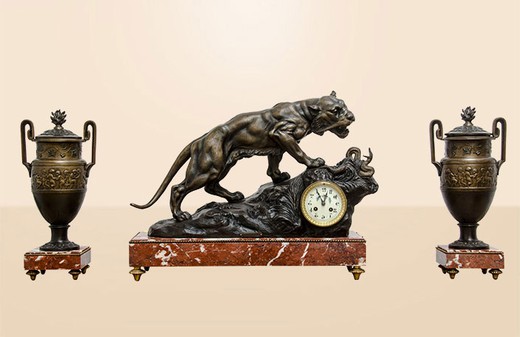 антикварные часы с тигром из латуни