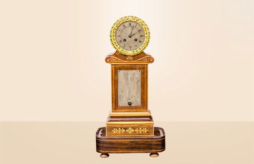 старинные часы с барометром