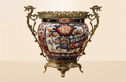 антикварная ваза из латуни