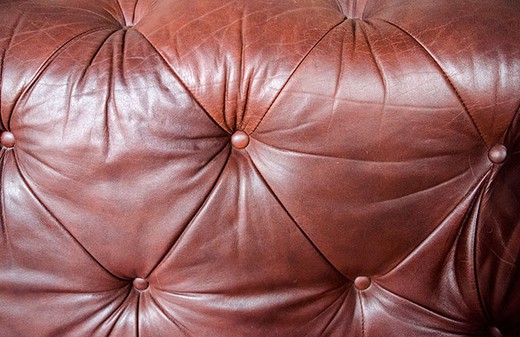 старинная мебель - диван честерфилд из кожи
