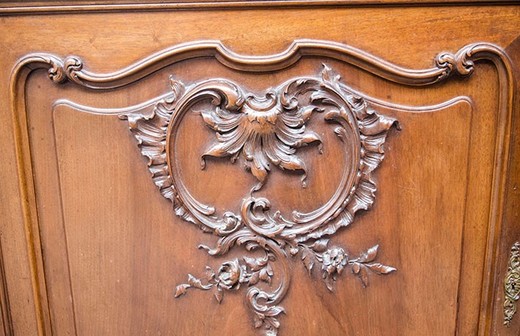 An antiquarian dresser in the style of Louis XV. Made of walnut. Europe, the 1880s.