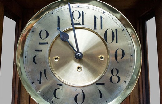 старинные часы из ореха в стиле людовик 15