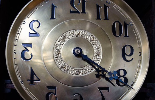 антикварные часы из дуба с маятником, конец 19 века