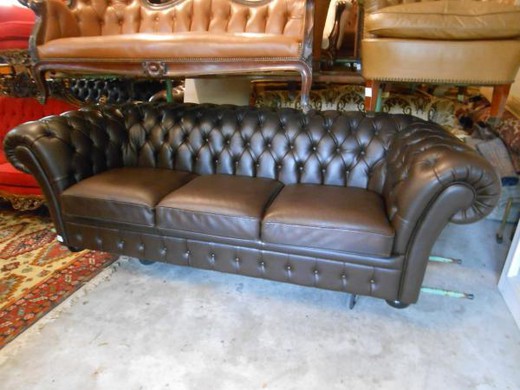 антикварная мебель - диван из кожи