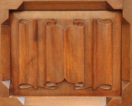 деревянный каминный портал неоготика