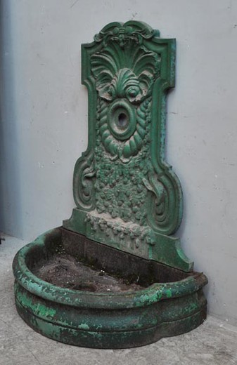 винтажный фонтан наполеон 3, 19 век, железо