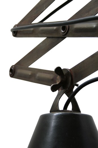 старинный ножничный светильник из металла