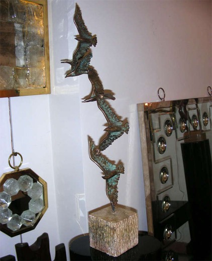 старинная скульптура из мрамора и бронзы