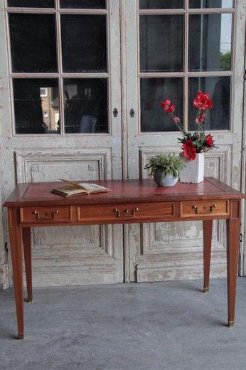 antique furniture table in mahogany