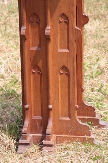 old pair stands in oak