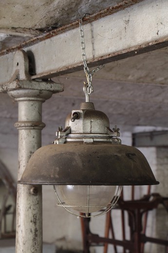 антикварные лампы в индустриальном стиле