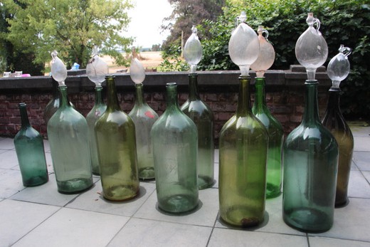 антикварный набор бутылей