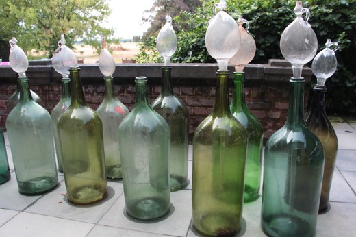 антик бутыли из стекла ручной работы