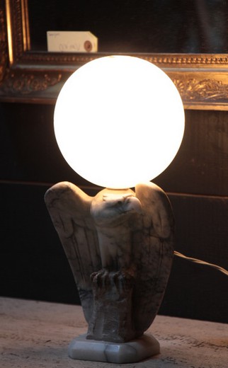 мраморная лампа анти в виде орла