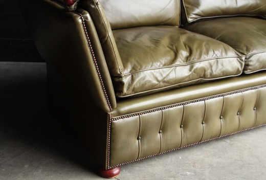старинный кожаный диван