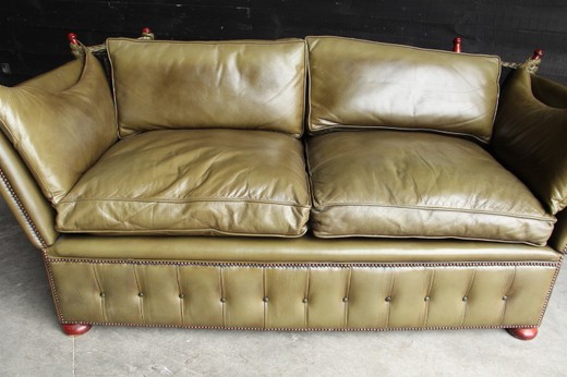 старинная мебель - диван из кожи