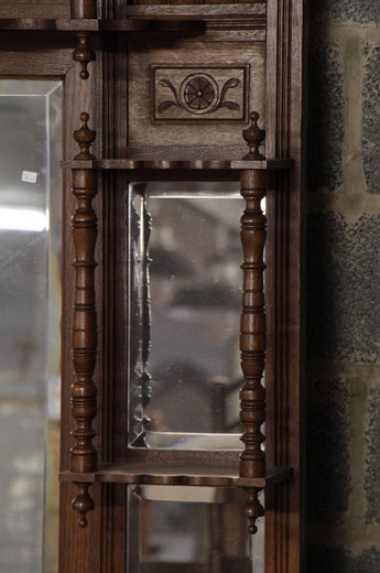 старинное зеркало с полками из дуба
