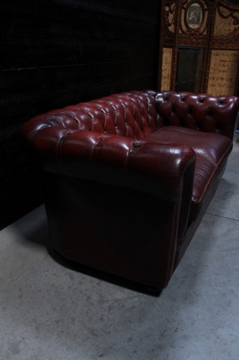 мебель антик - диван из кожи честерфилд