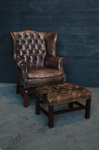 антикварная мебель - кожаное кресло с оттоманкой