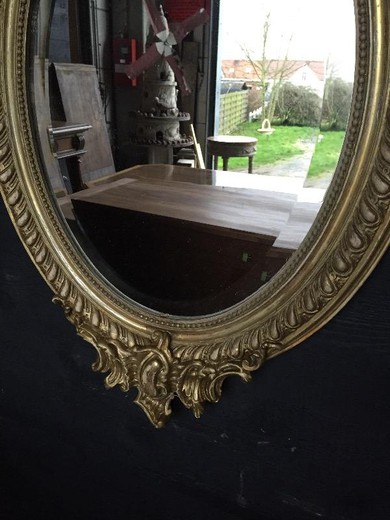 винтажное овальное зеркало из дерева с позолотой