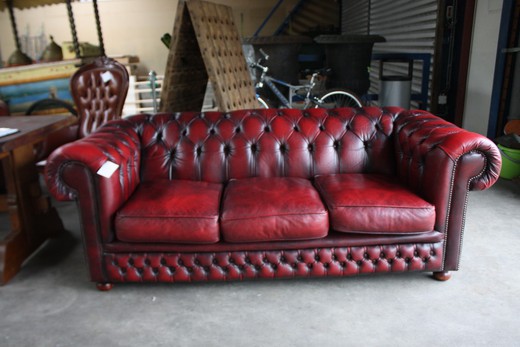 старинная мебель - диван честерфилд