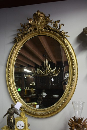 антикварное овальное зеркало