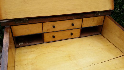 старинная мебель - рабочий стол из ореха