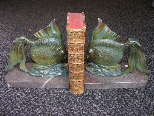 антикварные держатели для книг рыбы из мрамора и патины, 20 век