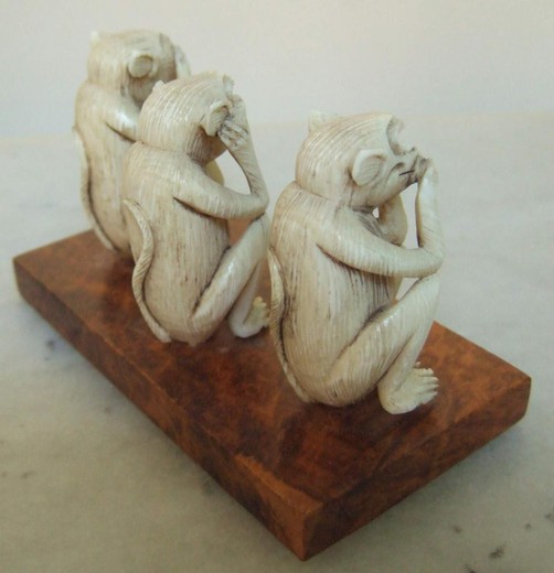 антикварная скульптура из слоновой кости мудрые обезьяны