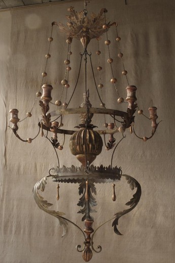 антикварная люстра из чугуна и дерева с золочением, 19 век