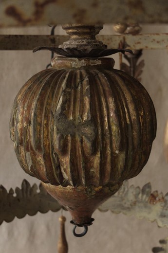 старинная люстра из чугуна и дерева с золочением, 19 век
