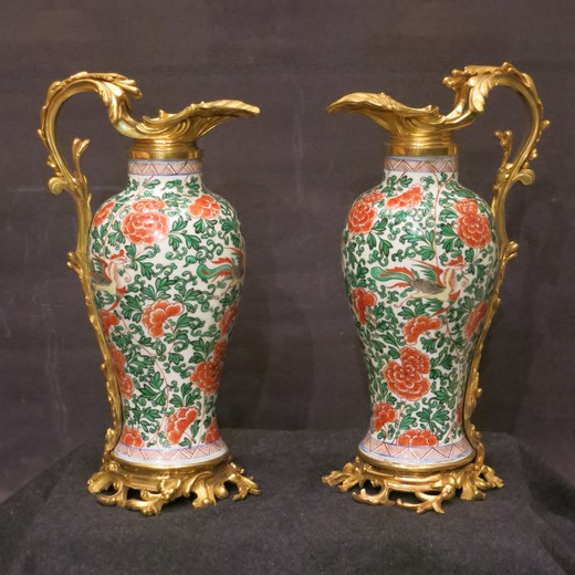 антикварные парные кувшины из бронзы с золочением и эмали, 18 век