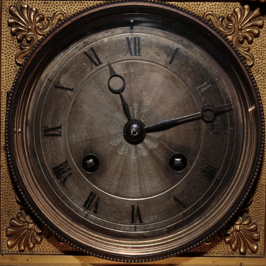 старинные настольные часы из бронзы и латуни, начало 19 века