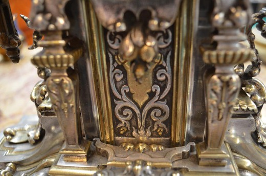старинные бронзовые часы с серебром в стиле ренессанс