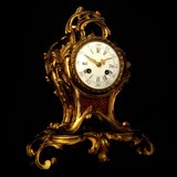 старинные позолоченные часы из бронзы